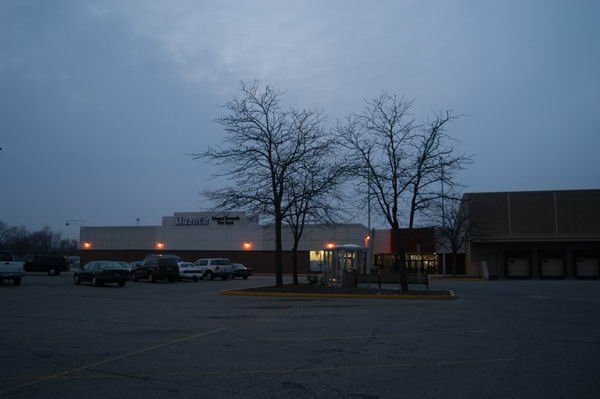 Wonderland Mall (Wonderland Shopping Center) - 2004 Photo (newer photo)